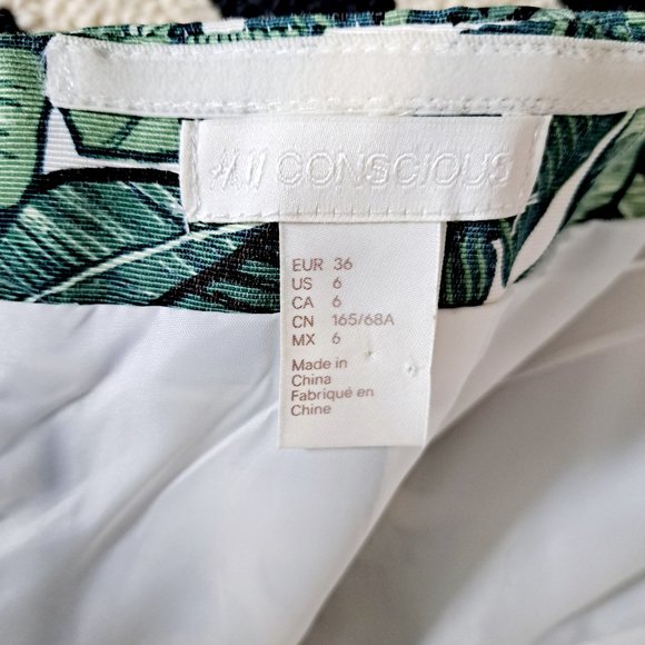H&M Conscious Shorts Romper, Tropical Print, size 6 - Picture 4 of 6
